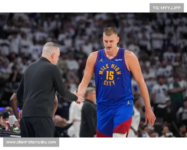 约基奇遭遇包夹时队友支援不足 掘金进攻体系过度依赖核心个人能力